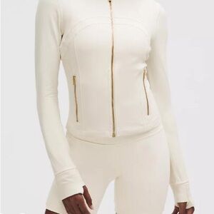 Lululemon Define Cropped Nulu Jacket with Gold Details - Light Ivory